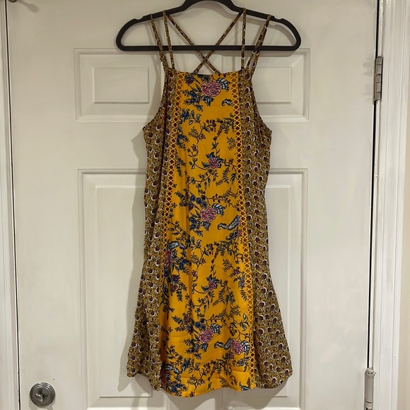 Francesca's Collections Dresses & Skirts - Francesca’s Bailee Ladder Crochet Floral Mix Knit Dress